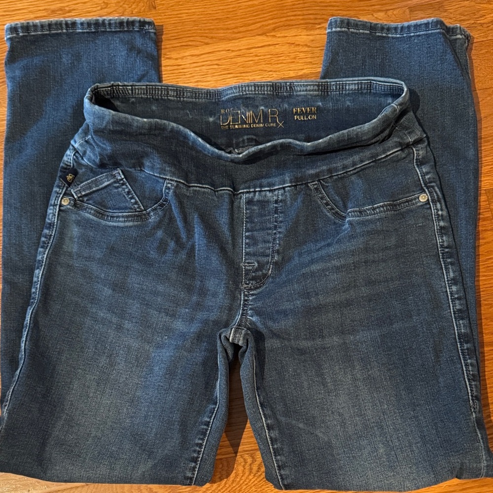 Rock and republic fever pull on jeans. 12 short